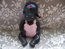10'' 1940S COMPO BLACK DOLL, 3 TOPKNOTS, PINK ONESIE #448